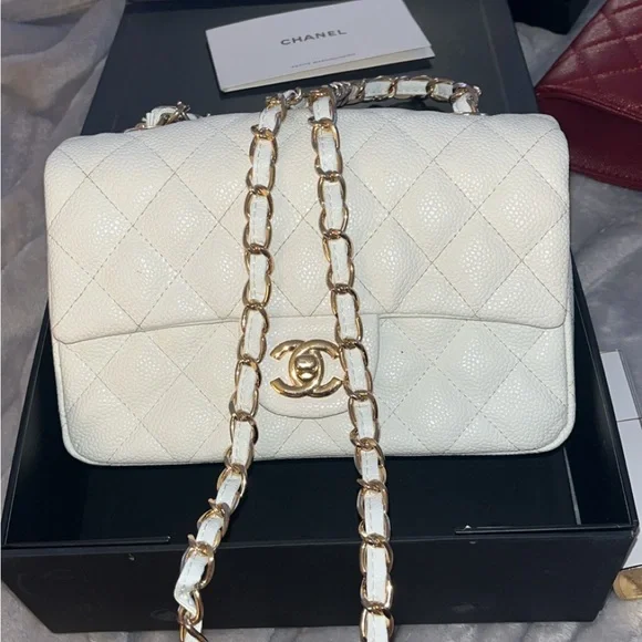 Classic Chanel White Quilted Leather Shoulder Bag with Chanel Perfume - Picture 11 of 12